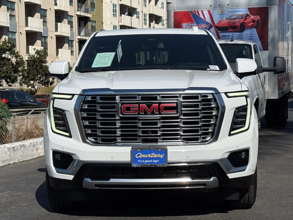 Used 2025 Summit White GMC Denali image 4