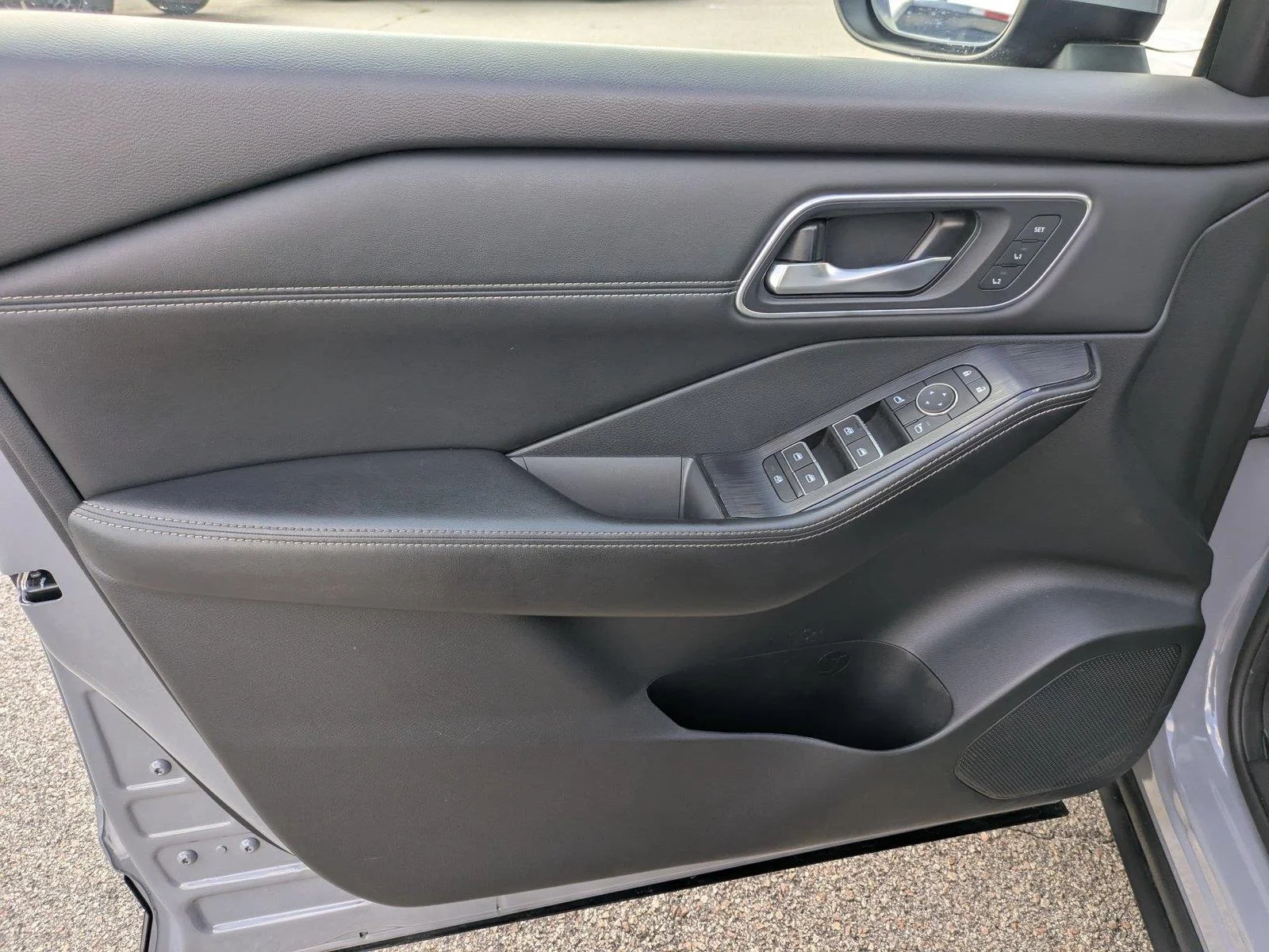 Used 2024 Boulder Gray Pearl Nissan Platinum image 11