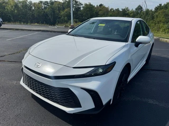 Used 2026 Ice Toyota SE image 7
