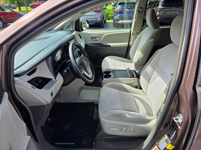 Used 2018 Walnut Toyota LE image 15