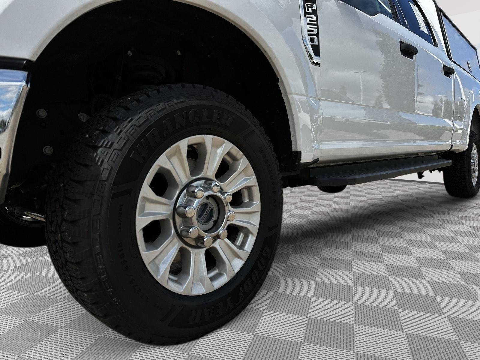 Used 2022 Oxford White Ford XLT image 8