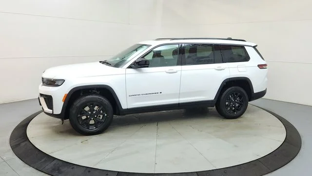 New 2026 Bright White Clear-Coat Exterior Paint Jeep Altitude image 5