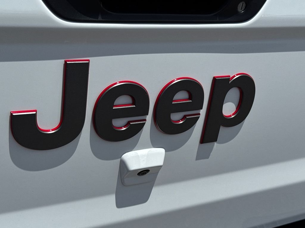 New 2026 Bright White Clear-Coat Exterior Paint Jeep Rubicon image 12