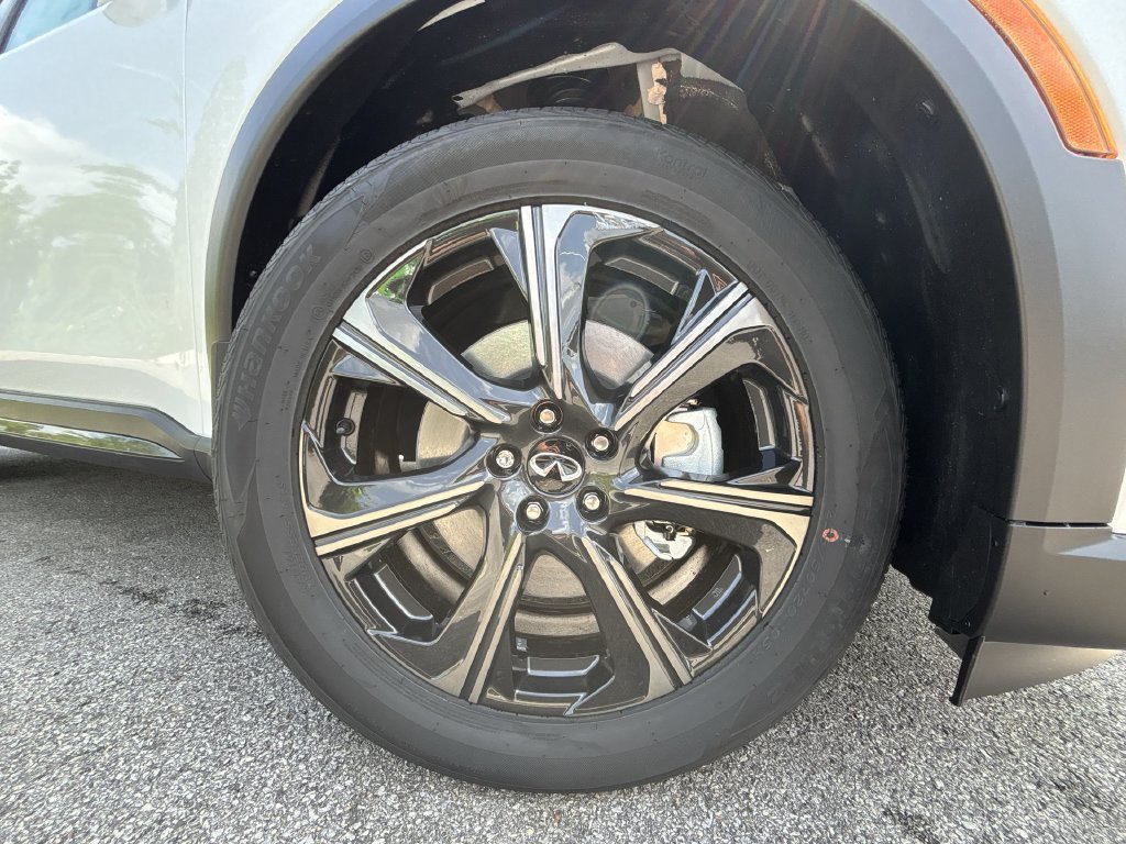 New 2027 2T RAD WHT INFINITI Autograph AWD image 19