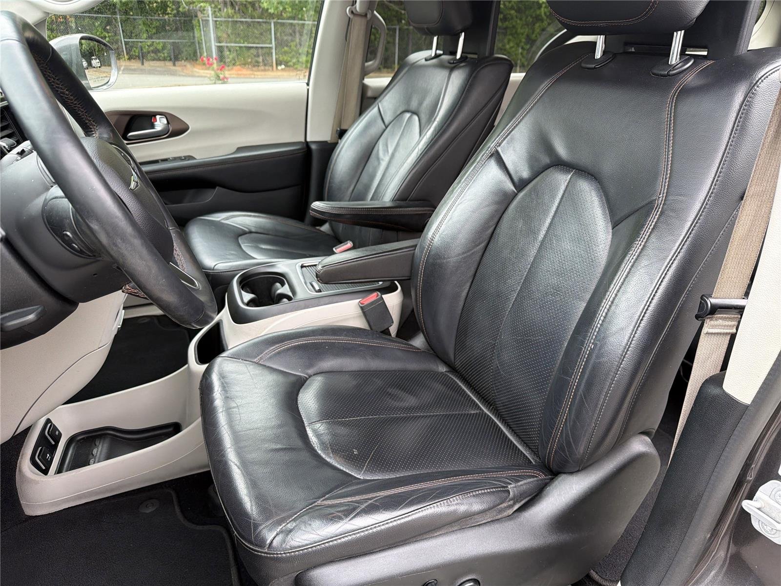 Used 2018 Granite Crystal Metallic Clearcoat Chrysler Touring L Plus image 17