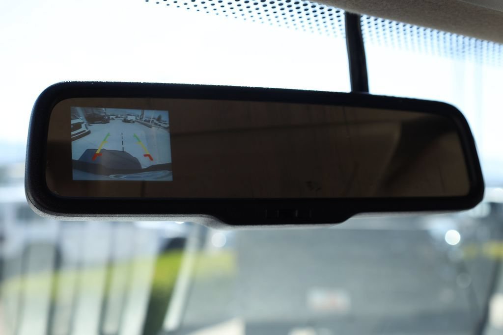 Used 2010 White Ford  image 17