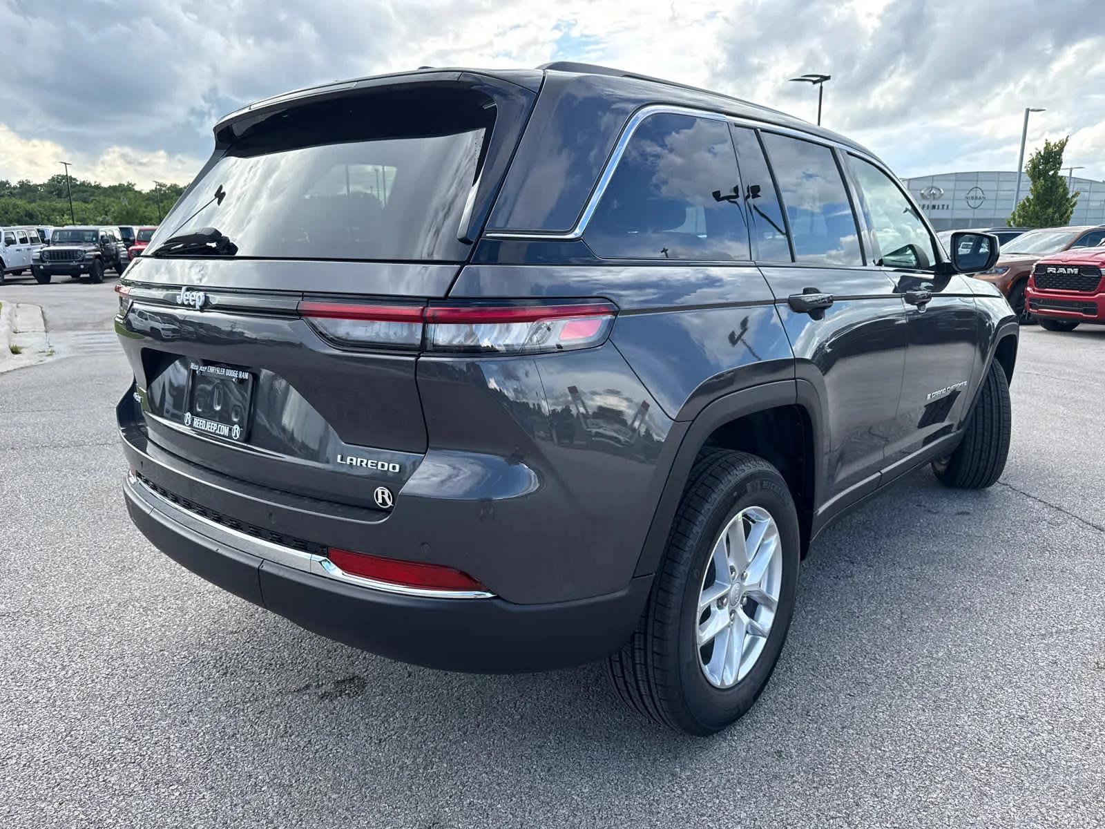 New 2026 Baltic Gray Metallic Clearcoat Jeep Laredo X image 9