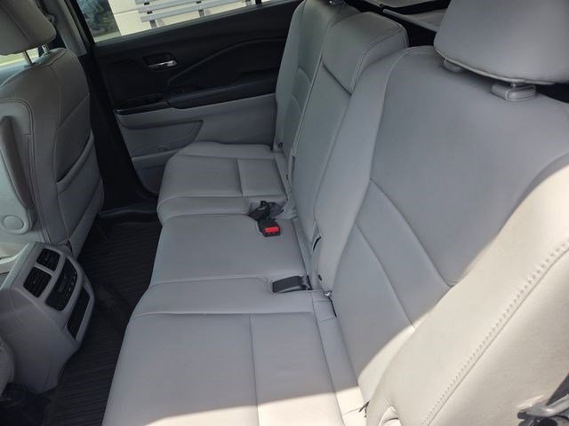 Used 2017 Lunar Silver Metallic Honda EX-L image 10