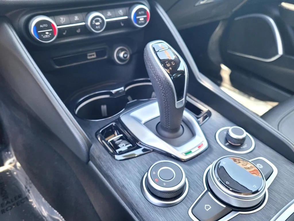 Used 2021 White Alfa Romeo  image 19