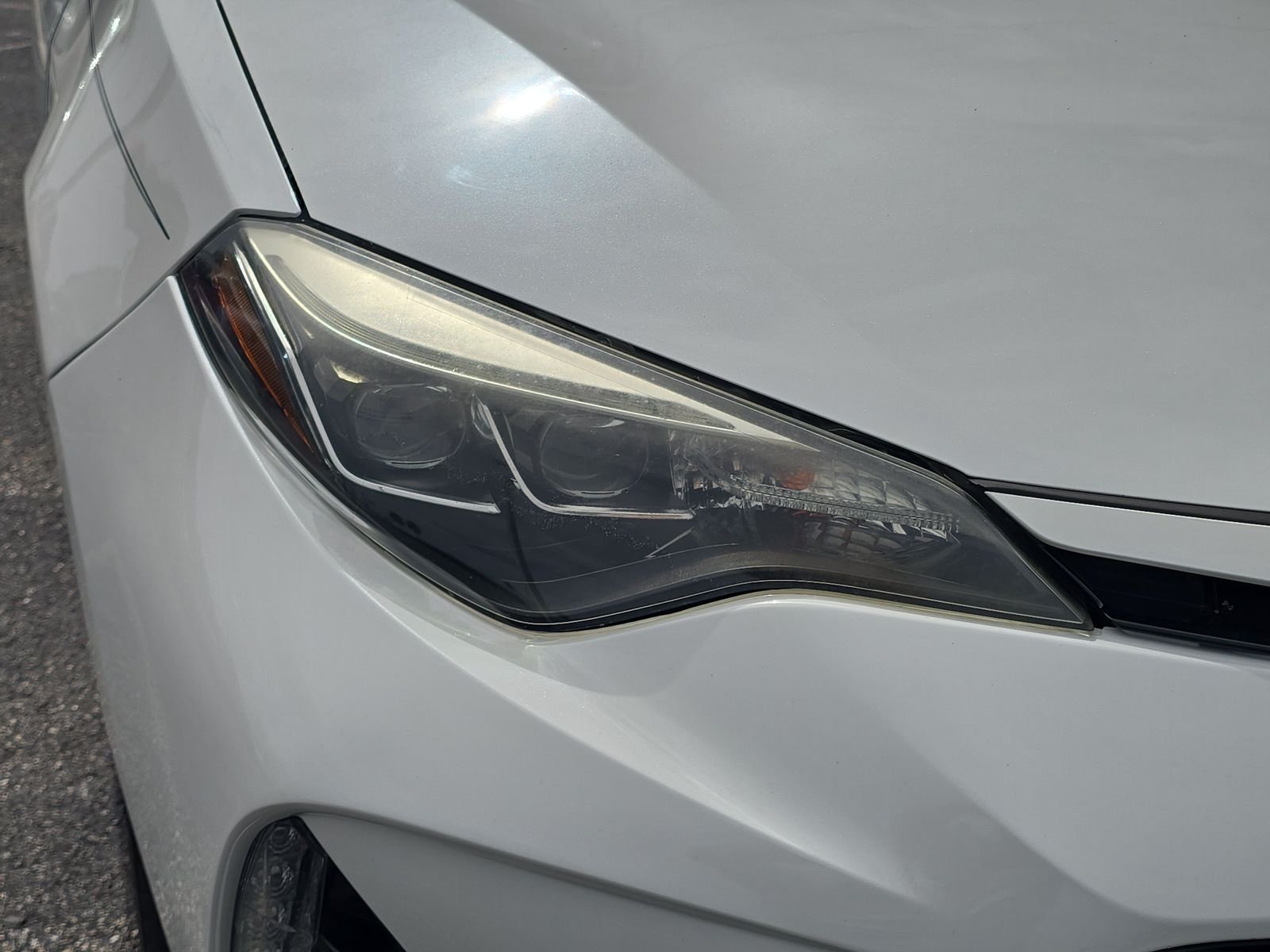 Used 2017 White Toyota SE image 7