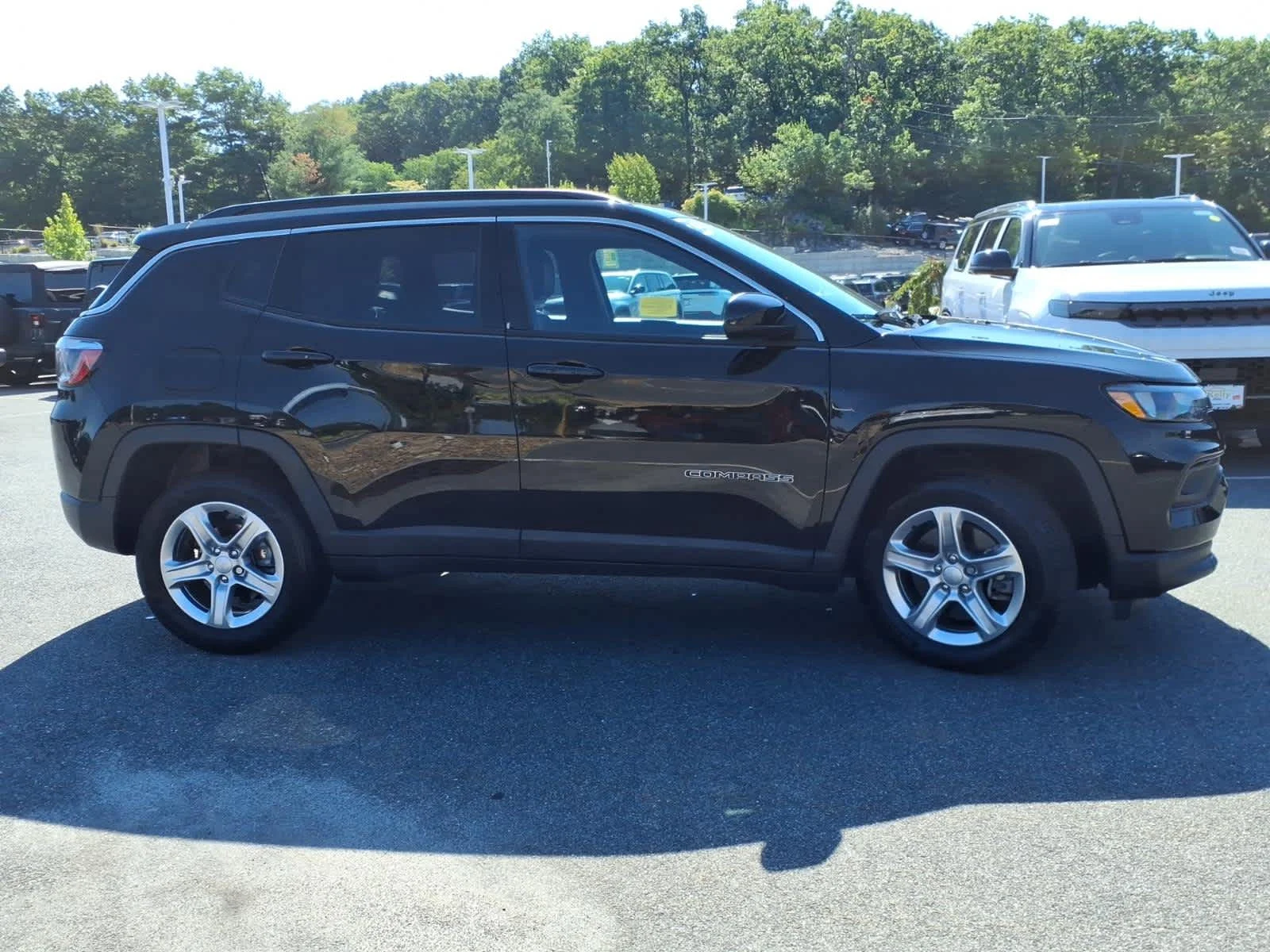 Certified Used 2023 Diamond Black Crystal Pearlcoat Jeep Latitude image 6