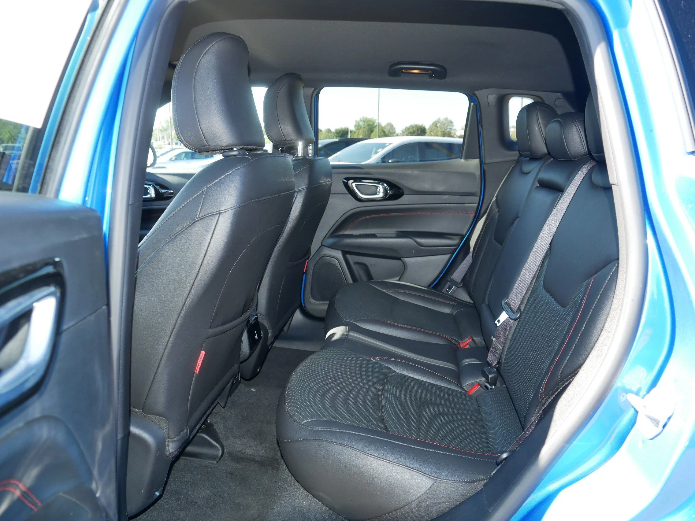 Used 2025 Hydro Blue Pearlcoat Jeep Trailhawk image 34