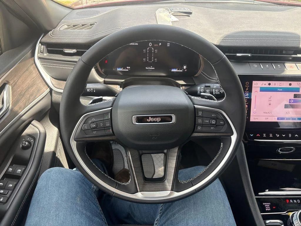New 2026 Velvet Red Pearlcoat Jeep Laredo Altitude image 18