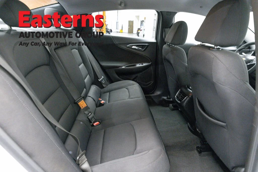 Used 2025 White Chevrolet LT image 23