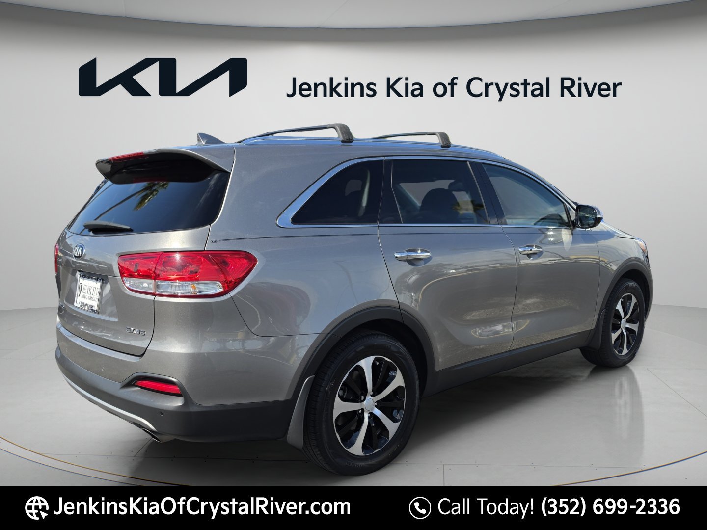 Used 2018 Titanium Silver Kia EX V6 image 4