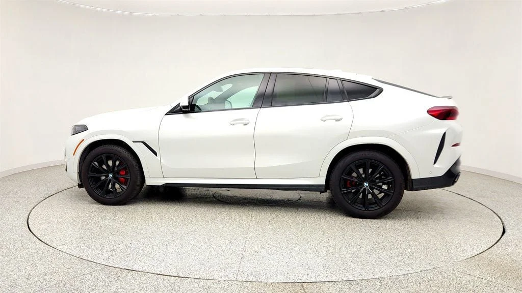 Used 2025 Mineral White Metallic BMW xDrive40i SAC w/ Climate Comfort, Premium & M Sport Pro. Pkgs image 8