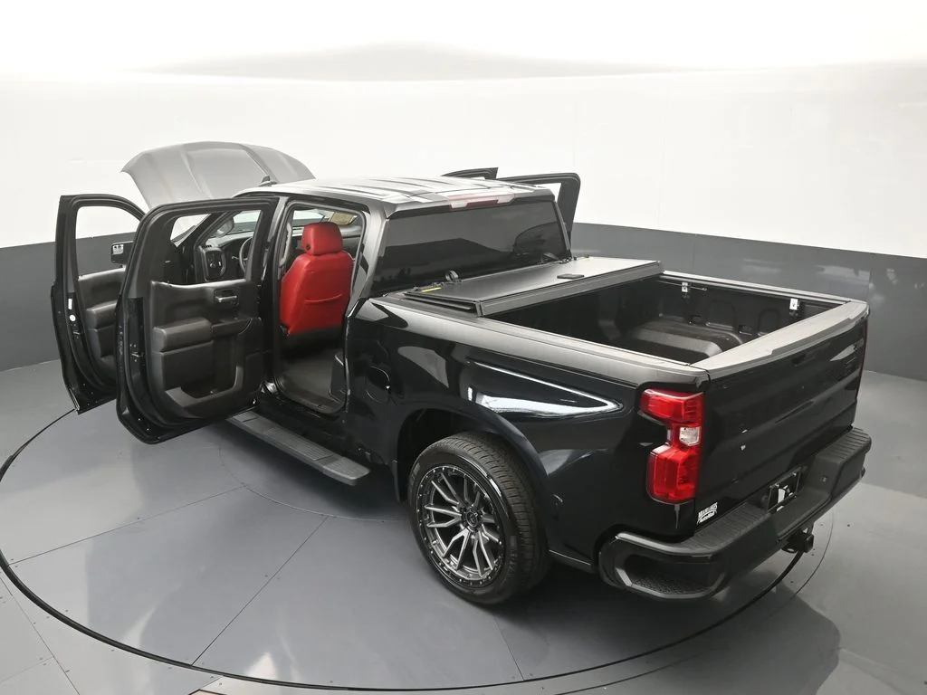Used 2022 Black Chevrolet Custom image 65
