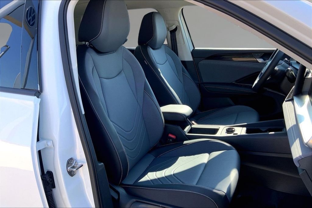 New 2026 Pure White Volkswagen 2.0T SE image 11