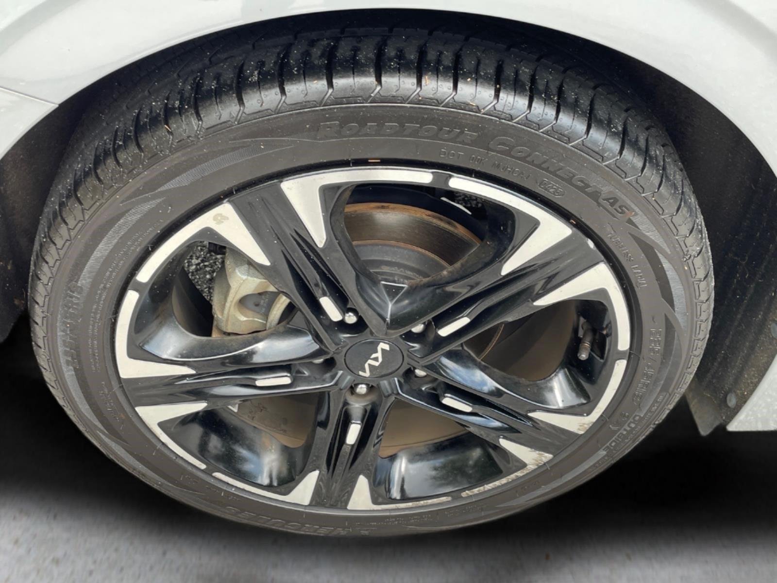 Used 2023 Wolf Gray Kia GT-Line image 11