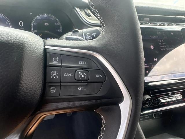 New 2026 Diamond Black Crystal Pearl-Coat Exterior Paint Jeep Laredo image 25