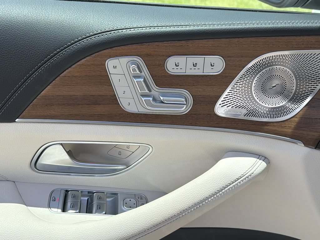 Used 2026 White Mercedes-Benz 4MATIC® image 19