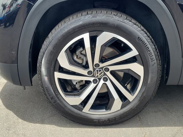 Certified Used 2021 Deep Black Pearl Effect Volkswagen SEL Premium image 31