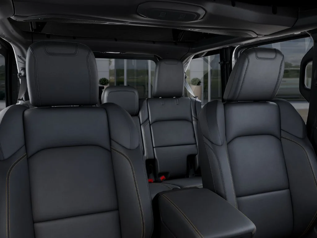 New 2026 Bright White Clear-Coat Exterior Paint Jeep Sahara image 27