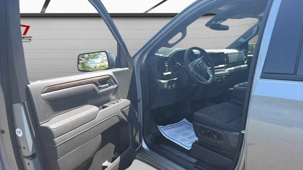 New 2026 Sterling Metallic GMC Elevation image 12