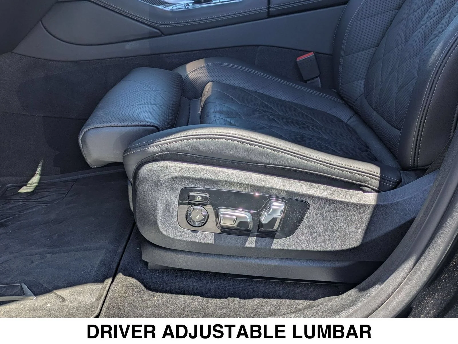 Used 2025 Black BMW M60i image 21