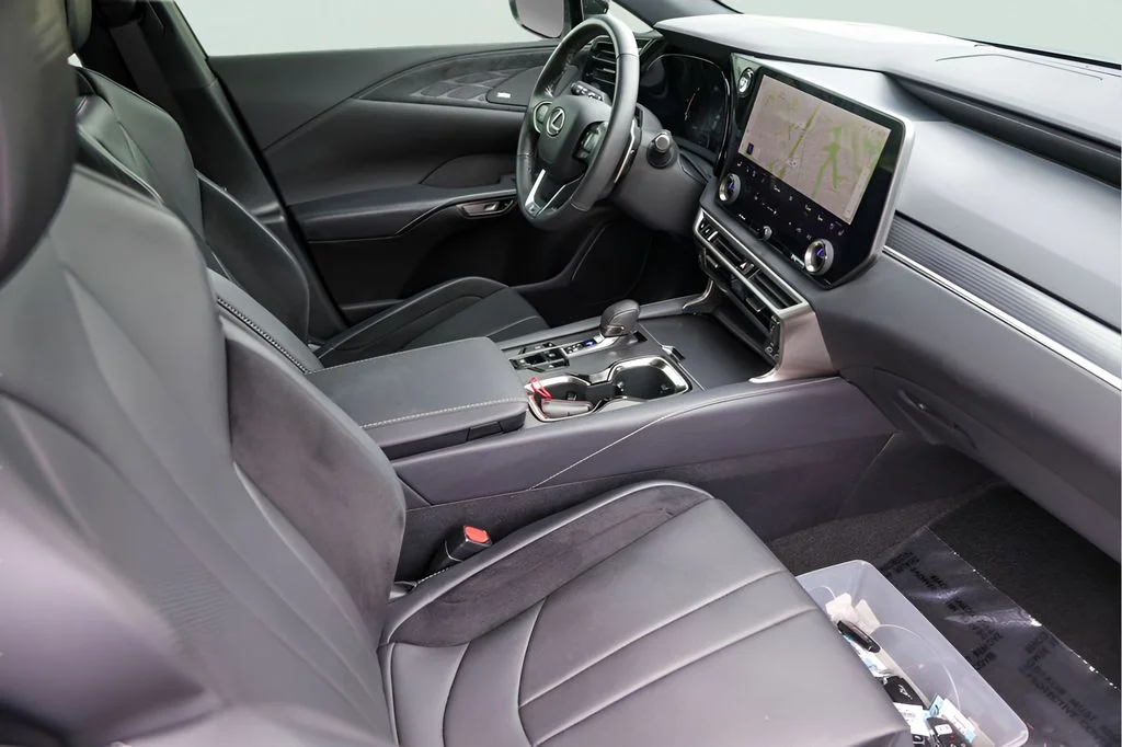 Used 2024 White Lexus 500h F SPORT Performance image 33