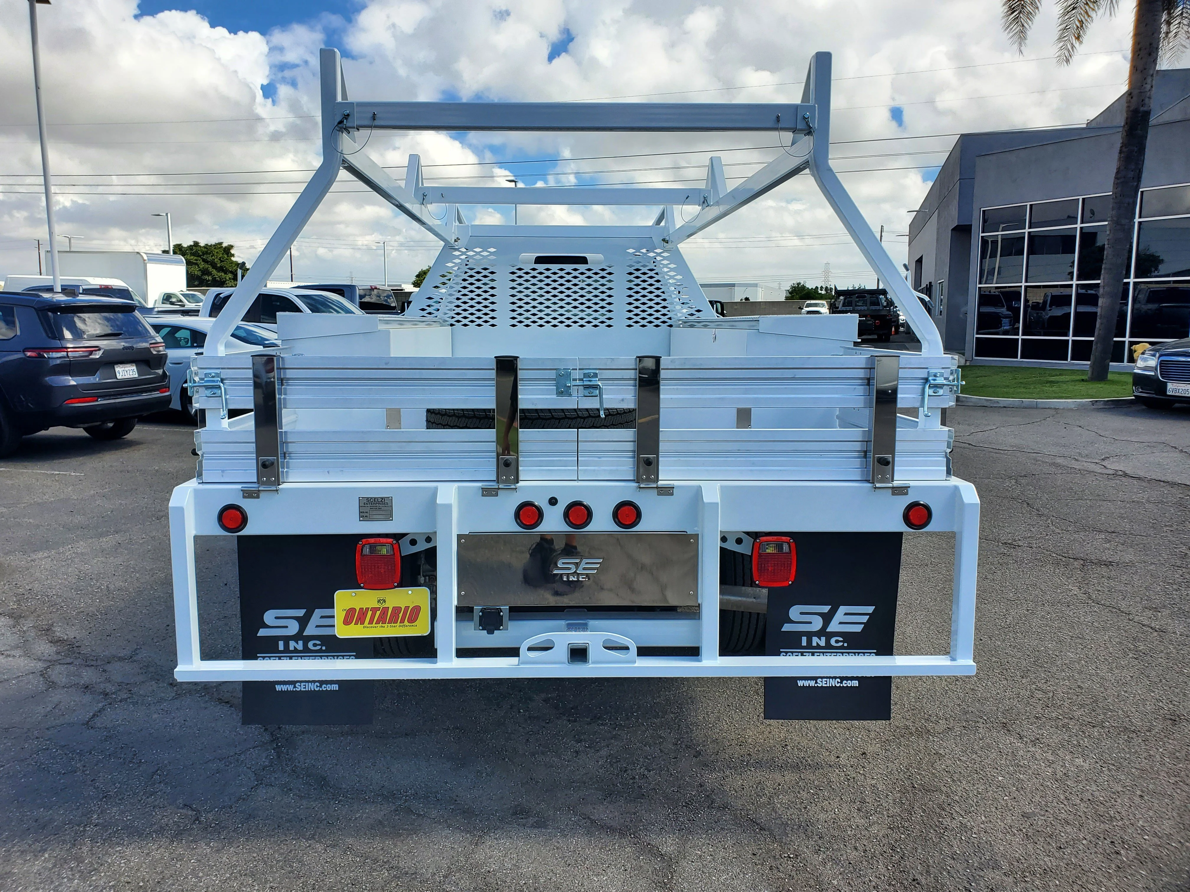 New 2026 Bright White Clear-Coat Exterior Paint RAM Tradesman image 4