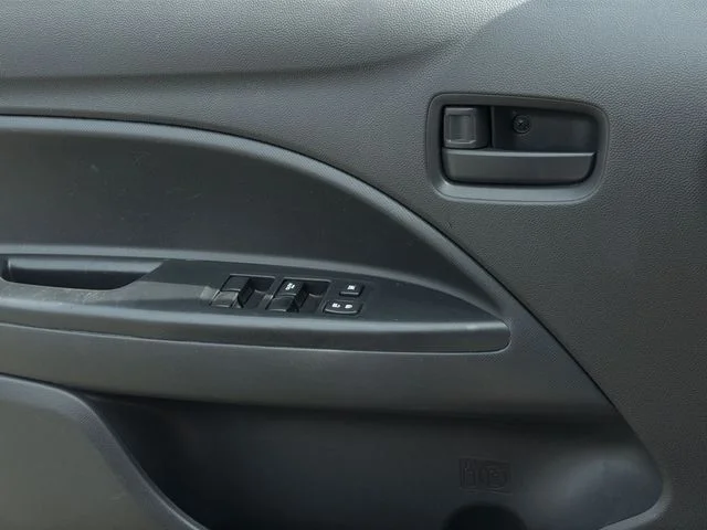 Used 2024  Mitsubishi ES image 31