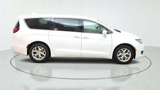 Used 2018 White Chrysler Touring Plus image 13