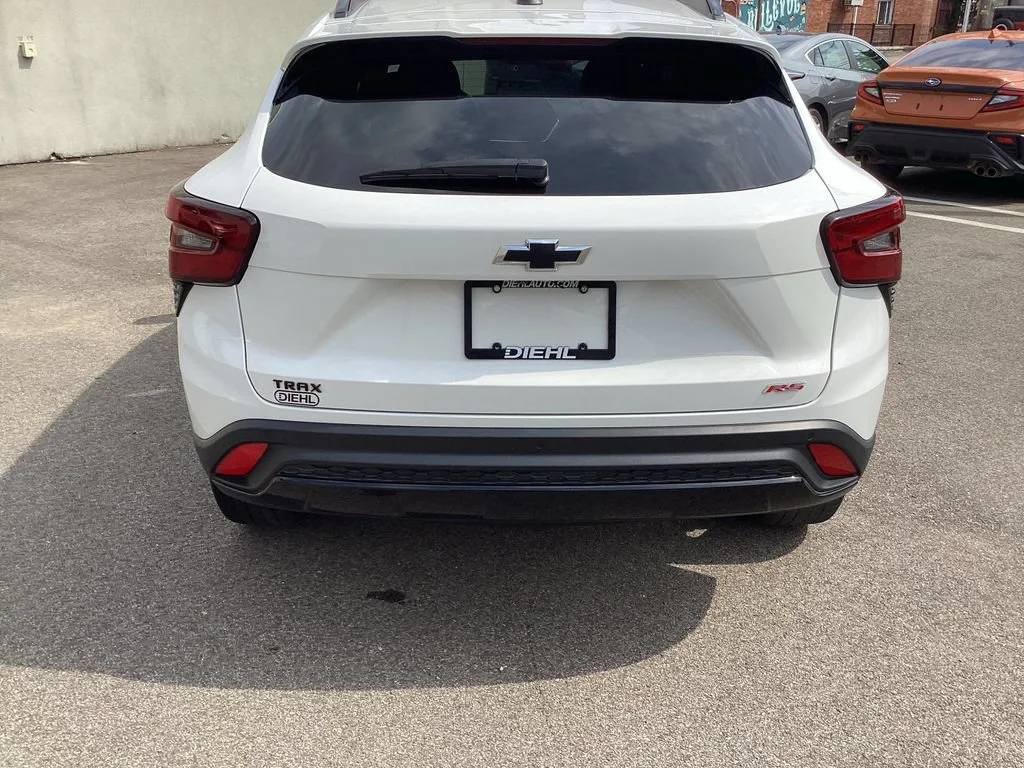 Used 2024 Summit White Chevrolet 2RS image 21