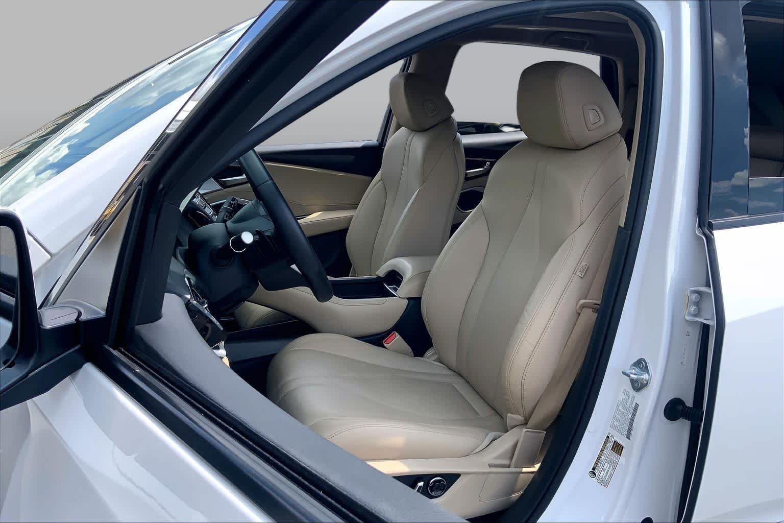 Used 2024 Platinum White Pearl Acura  image 8