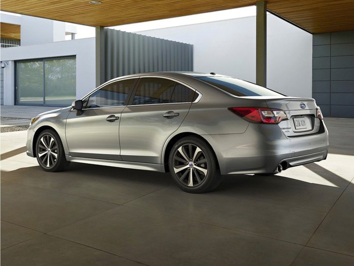 Used 2017 Ice Silver Metallic Subaru 2.5i image 1