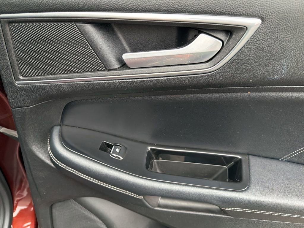 Used 2016  Ford Sport image 21