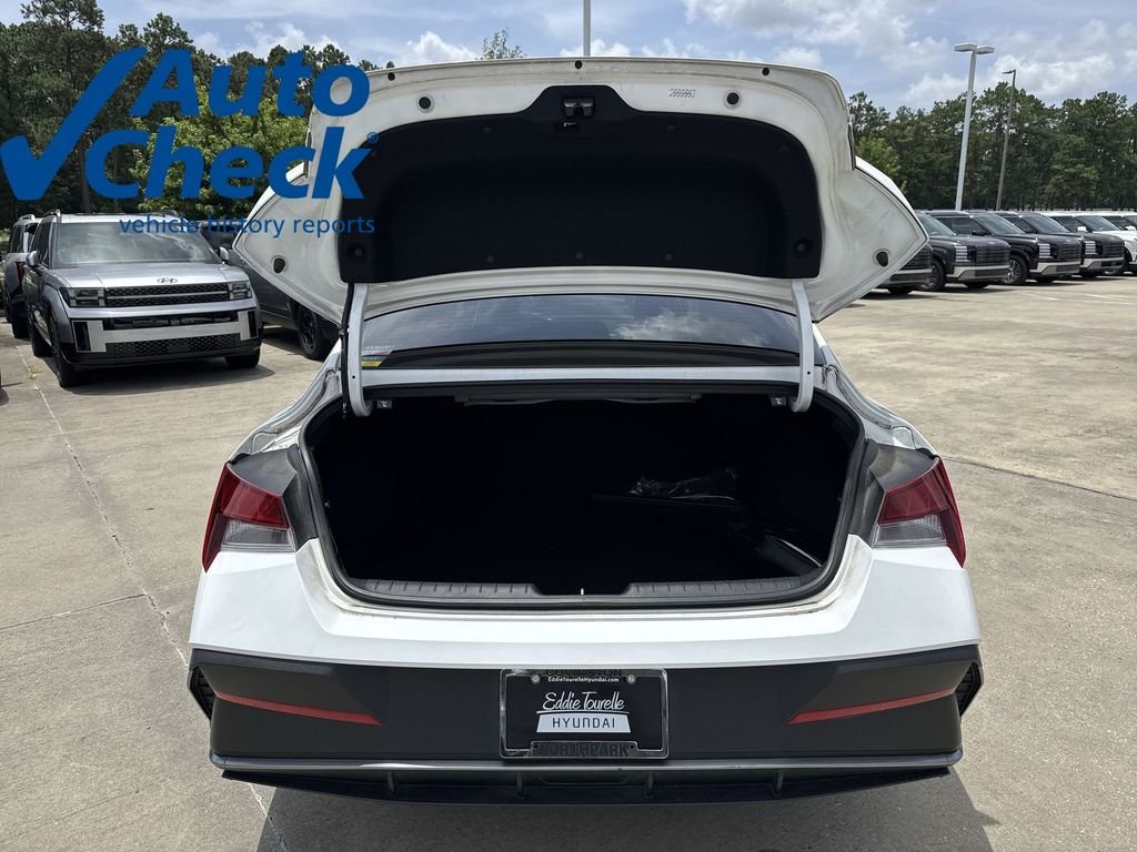 2024 Hyundai Elantra SEL - Photo 21