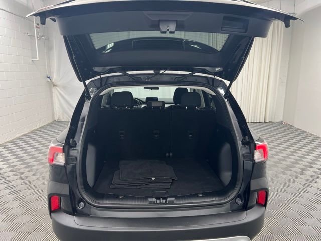 Used 2022 Black Ford SE image 8