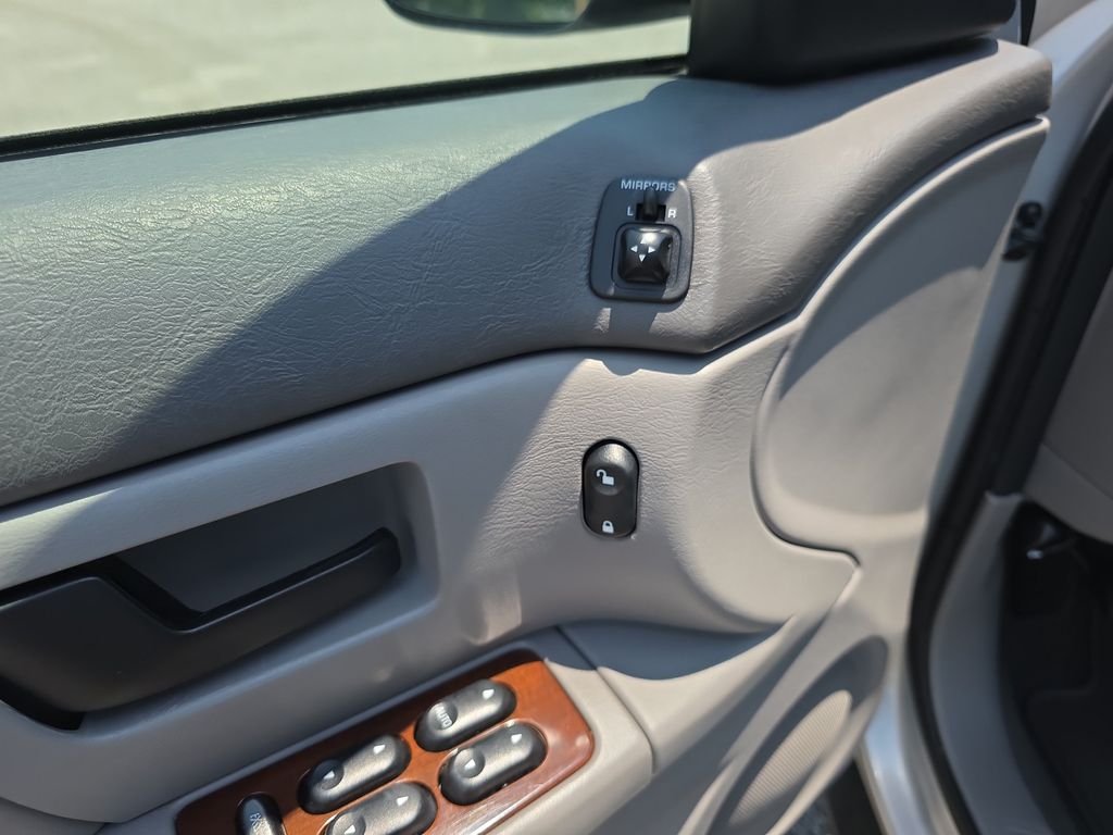 Used 2007 Silver Frost Clearcoat Metallic Ford SEL image 18
