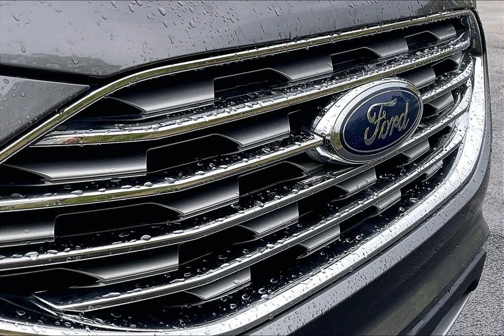 Used 2022 Gray Ford SEL image 32