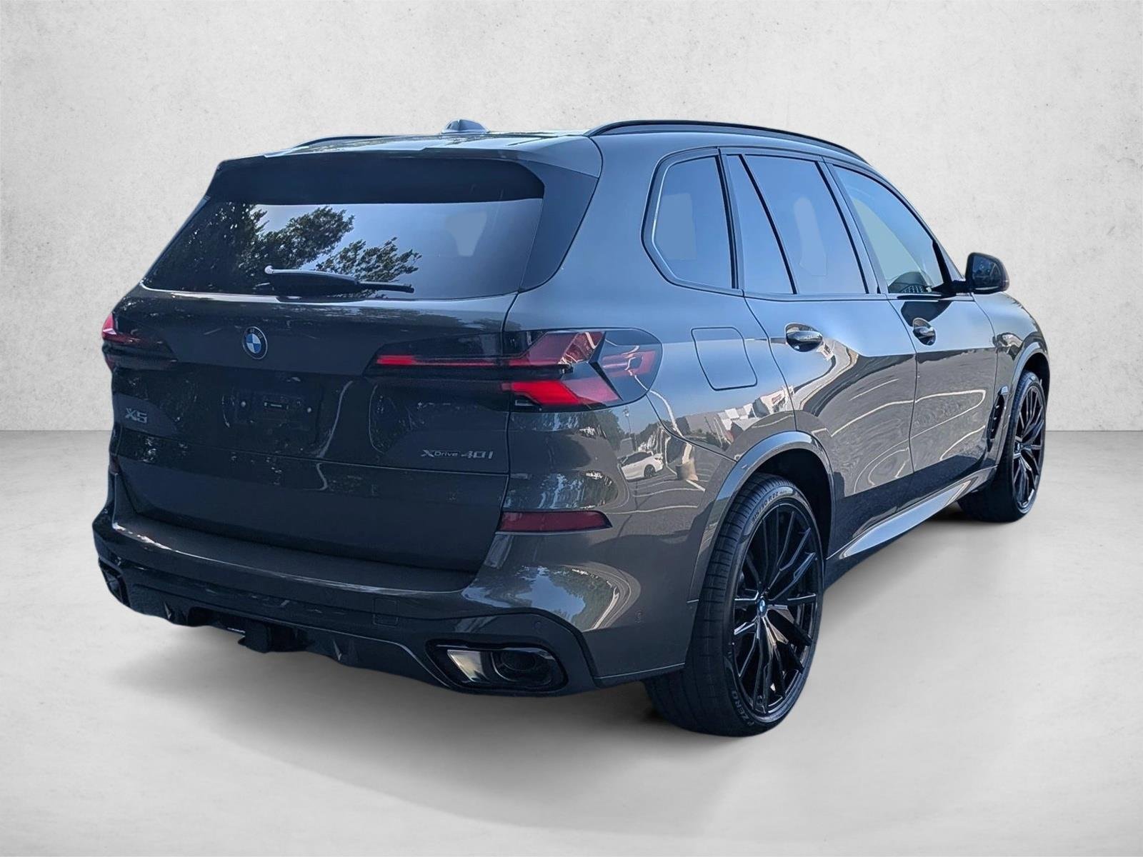 Used 2026 Manhattan Green Metallic BMW xDrive40i image 2