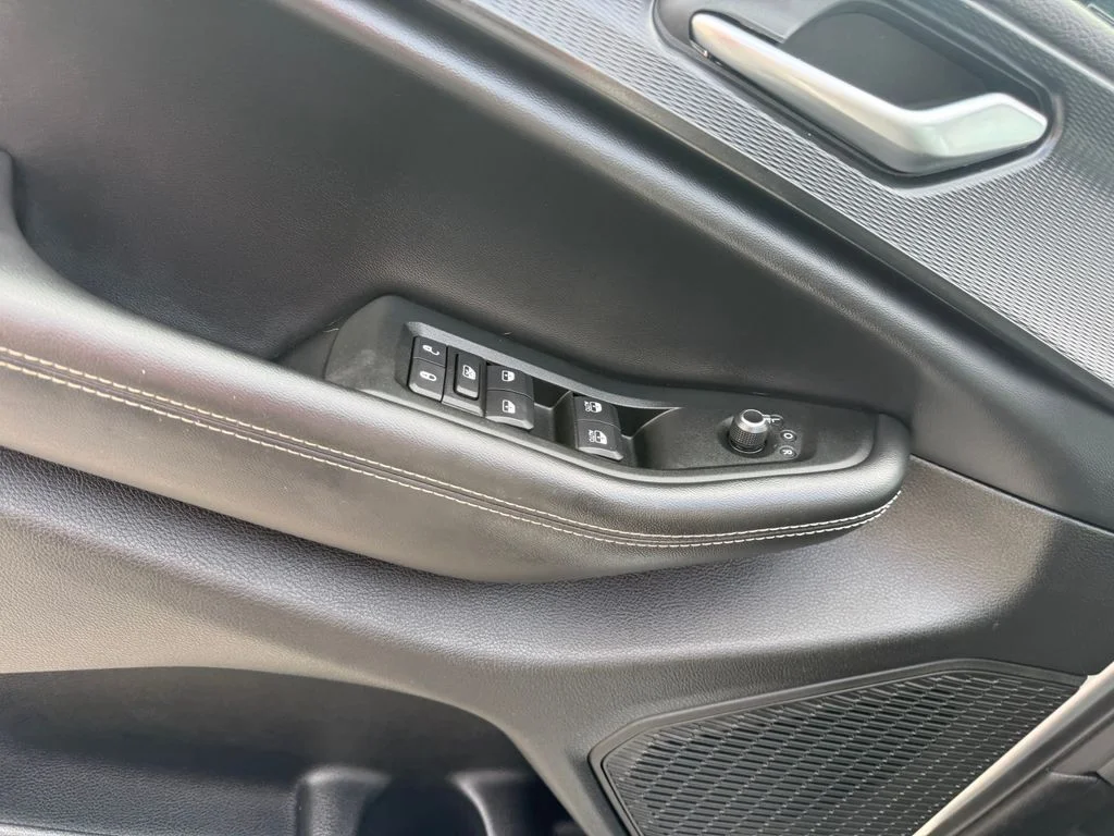 Used 2024 Silver Jeep Altitude X image 6