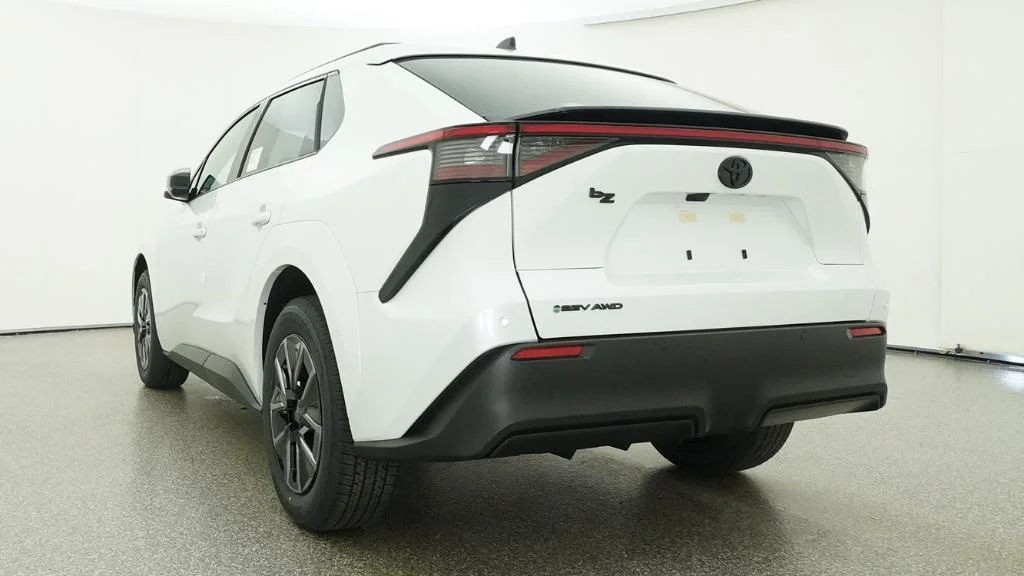 New 2026 Wind Chill Pearl Toyota XLE image 63