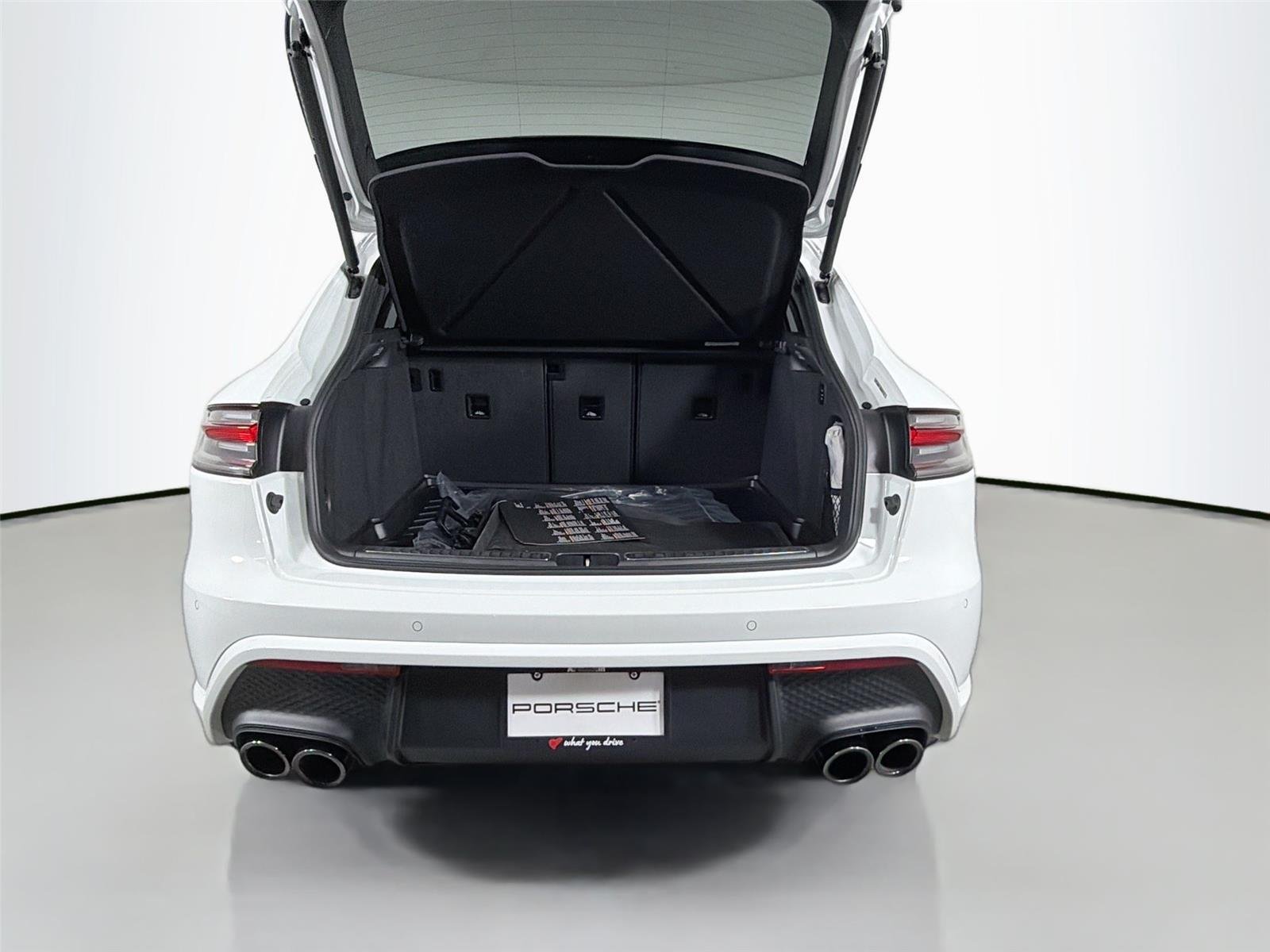 2025 Porsche Macan S - Photo 36