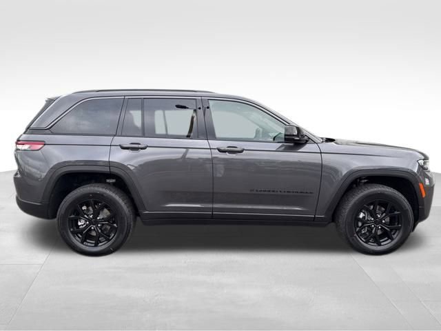 New 2026 Baltic Gray Metallic Clear-Coat Exterior Paint Jeep Laredo Altitude image 8