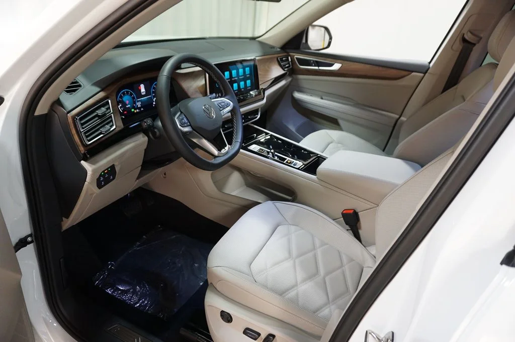 New 2026 Opal White Volkswagen 2.0T SE w/Technology image 9