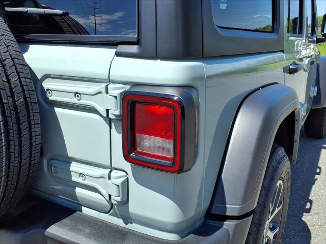 New 2026 Earl Clearcoat Jeep Sport S image 17