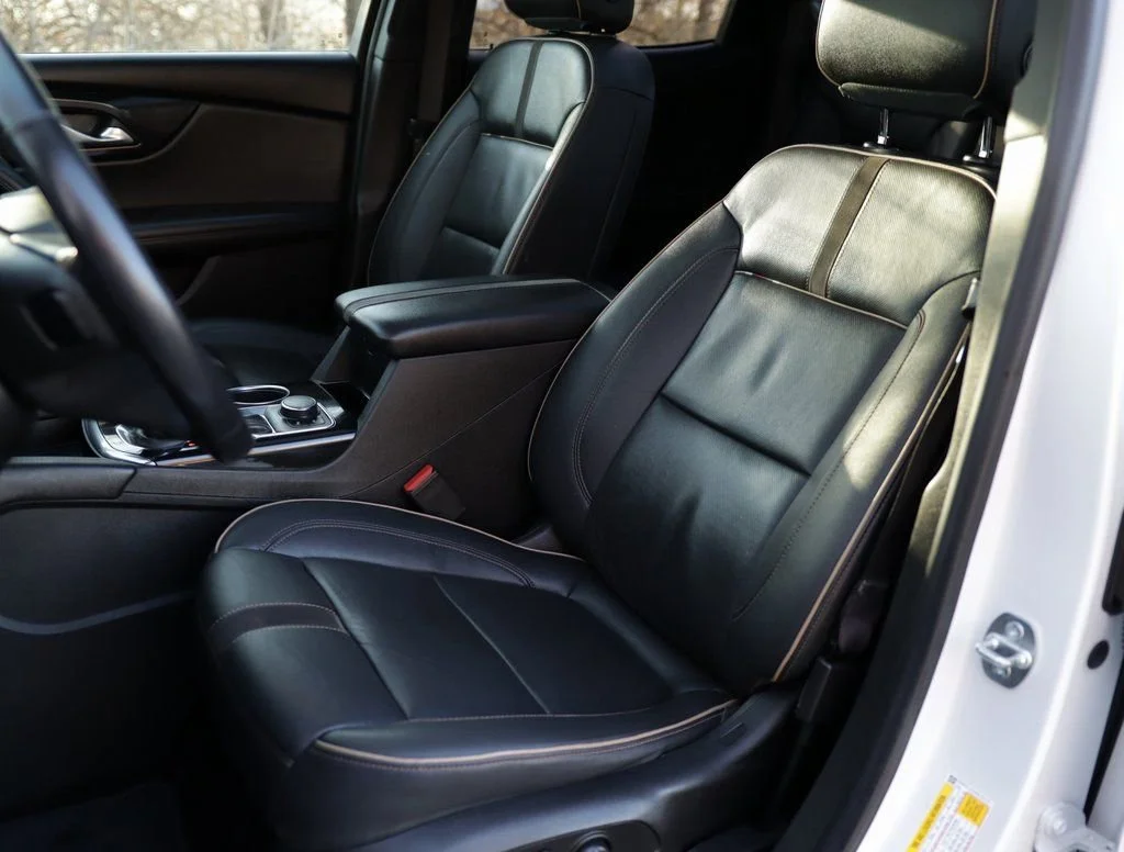 Used 2022 Iridescent Pearl Tricoat Chevrolet Premier image 23