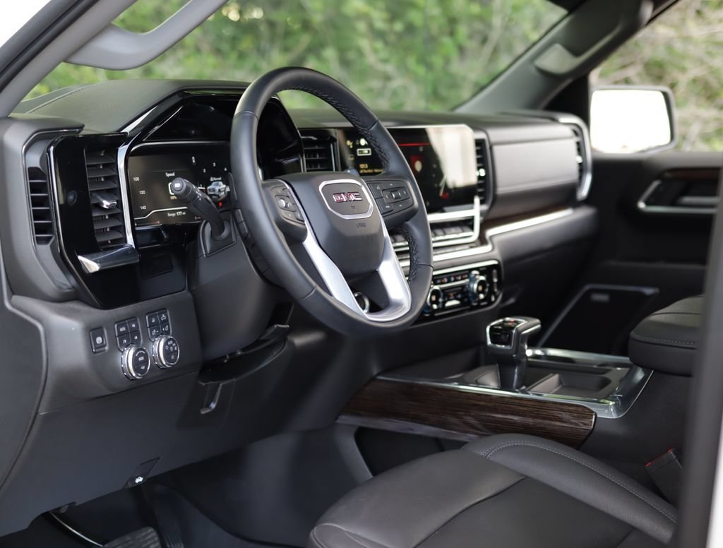 Used 2025 Summit White GMC Elevation image 9